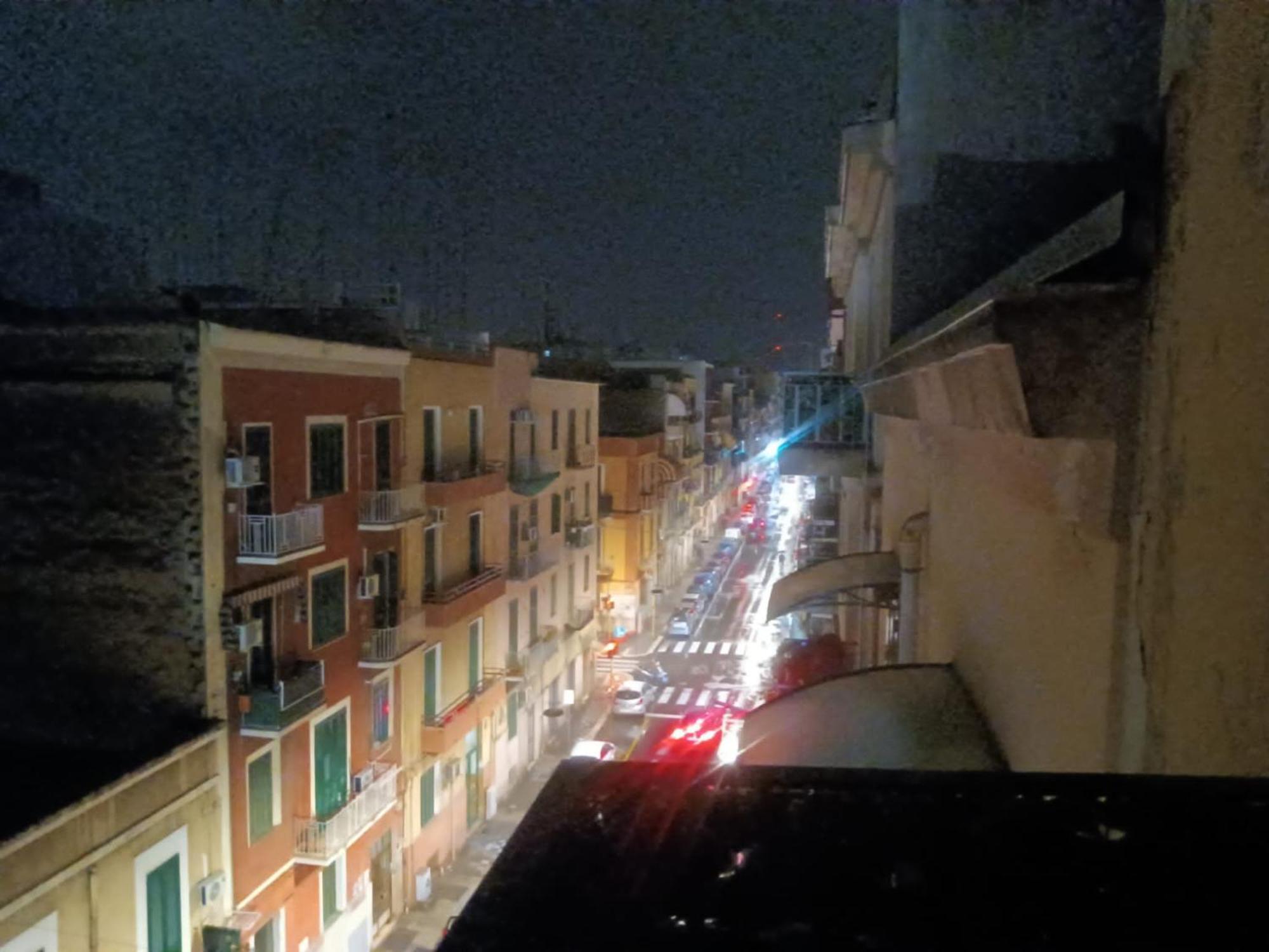 Pokoj Dla 2 Z Prywatnym Balkonem, Lazienka I Wejsciem Bari Esterno foto